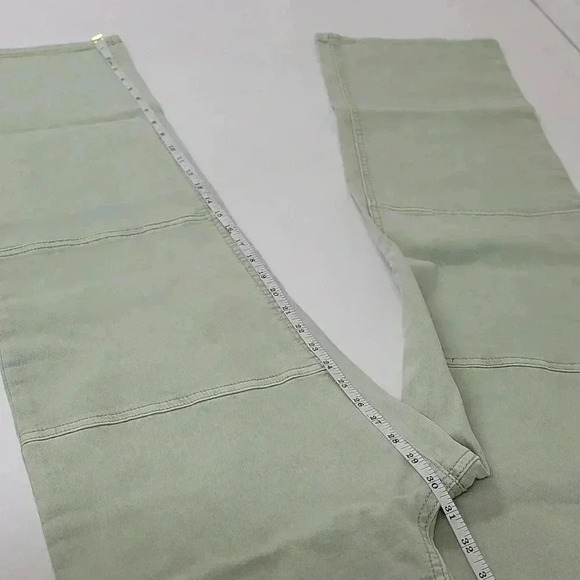 BROOKS MARKS UNIVERSAL PANEL PANT IN PISTACHIO - Picture 7 of 16